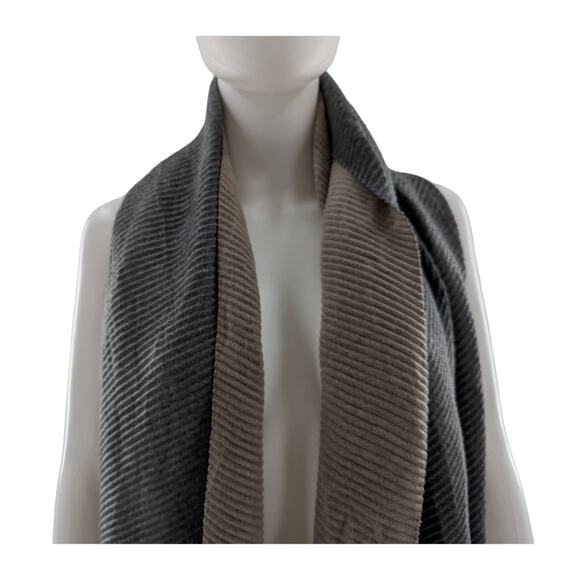 14th & Union Oversized Reversible Scarf - Picture 4 of 8